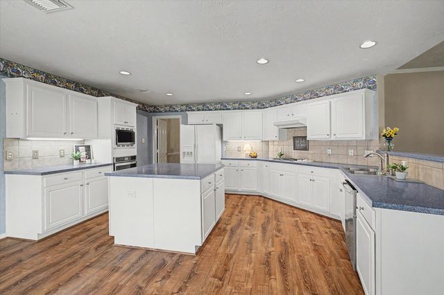 3618 Dry Creek Drive, Pasadena, TX 77505