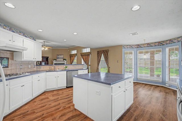 3618 Dry Creek Drive, Pasadena, TX 77505