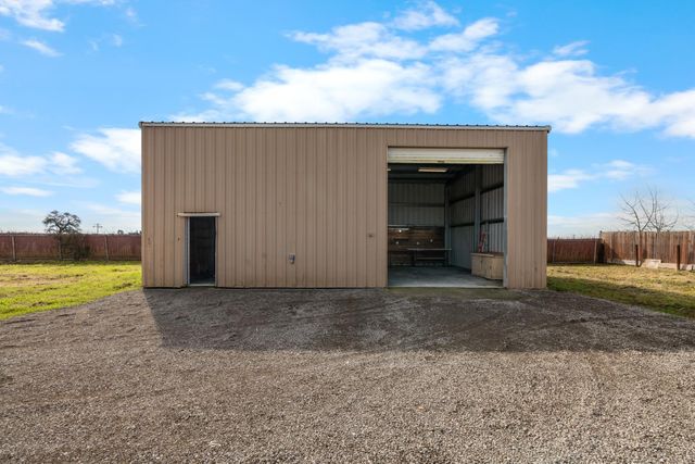 25393 Kennefick Rd, Galt, CA 95632