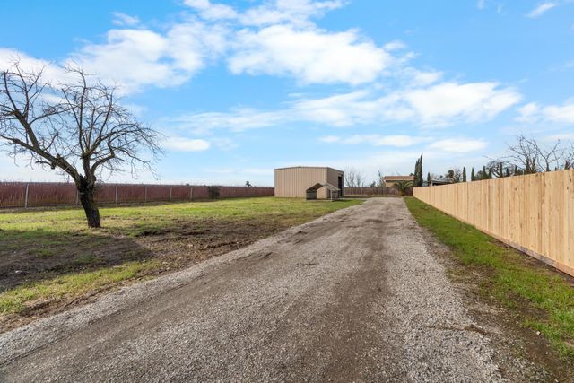 25393 Kennefick Rd, Galt, CA 95632