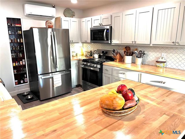 3080 S State Highway 123, Seguin, TX 78155