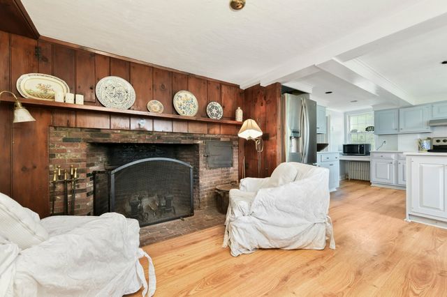 10 Reiling Pond Rd, Lincoln, MA 01773
