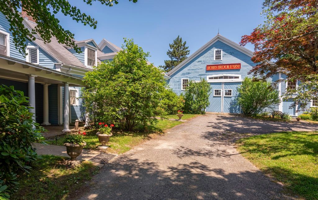 10 Reiling Pond Rd, Lincoln, MA 01773
