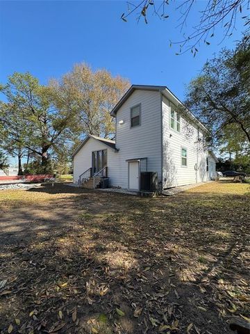 820 S Railroad Ave, Shepherd, TX 77371
