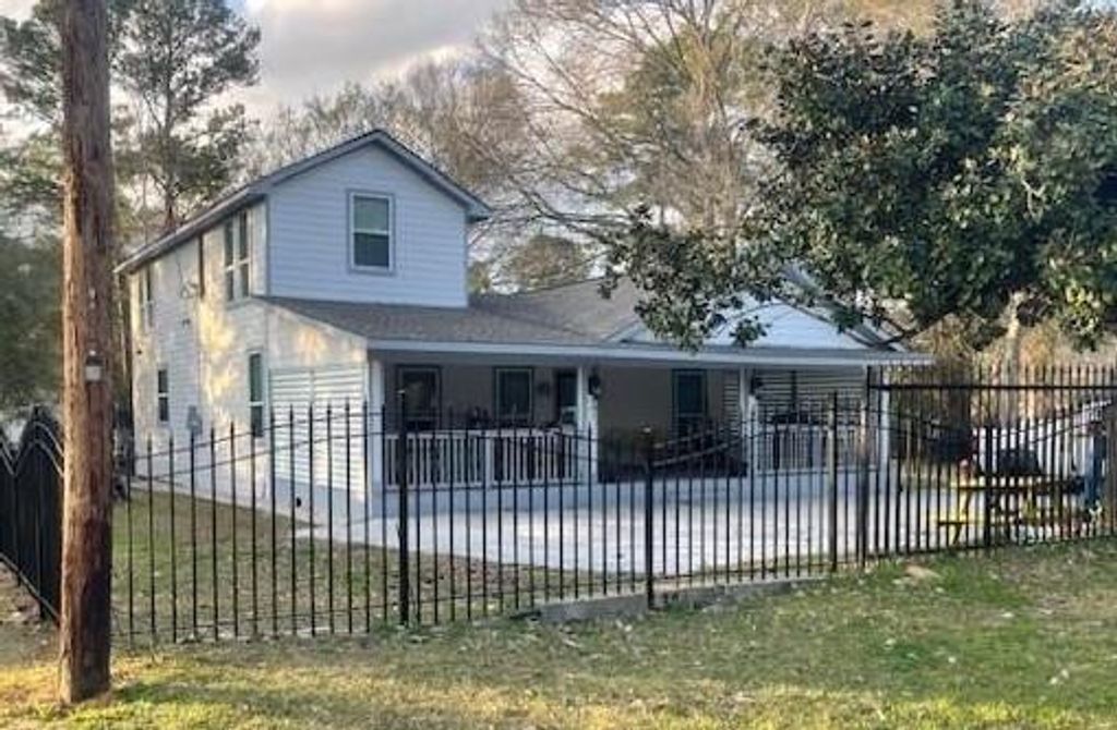 820 S Railroad Ave, Shepherd, TX 77371