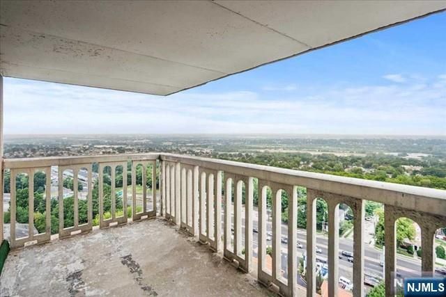 555 North Avenue 22R, Fort Lee, NJ 07024