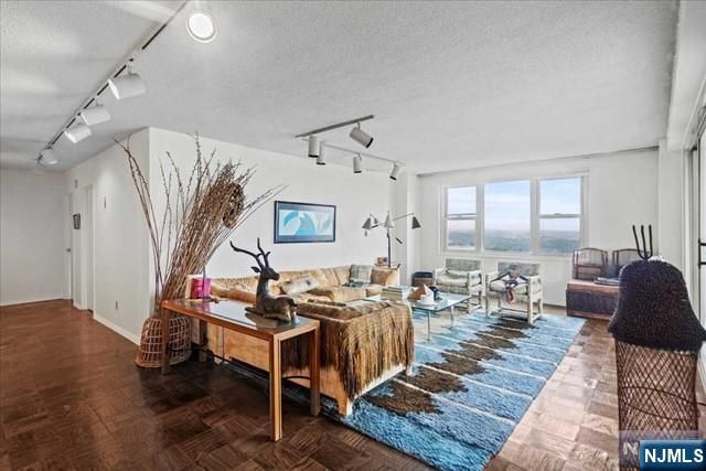 555 North Avenue 22R, Fort Lee, NJ 07024