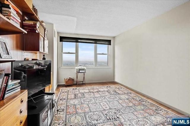555 North Avenue 22R, Fort Lee, NJ 07024