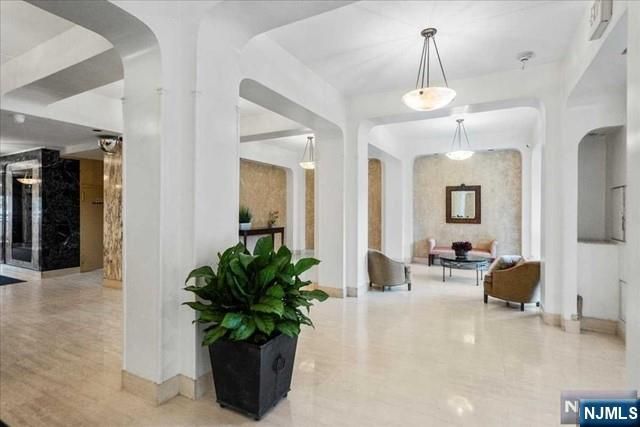 555 North Avenue 22R, Fort Lee, NJ 07024