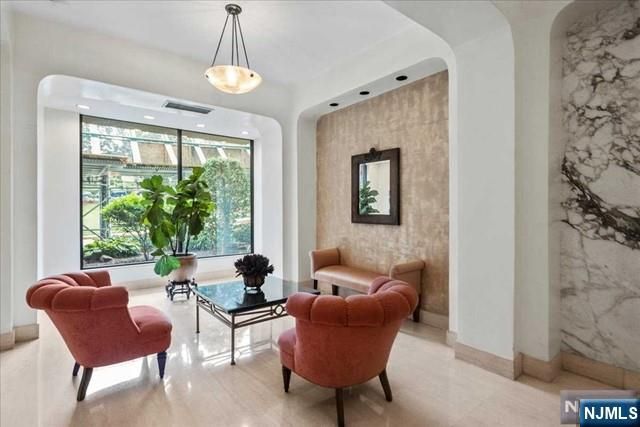 555 North Avenue 22R, Fort Lee, NJ 07024