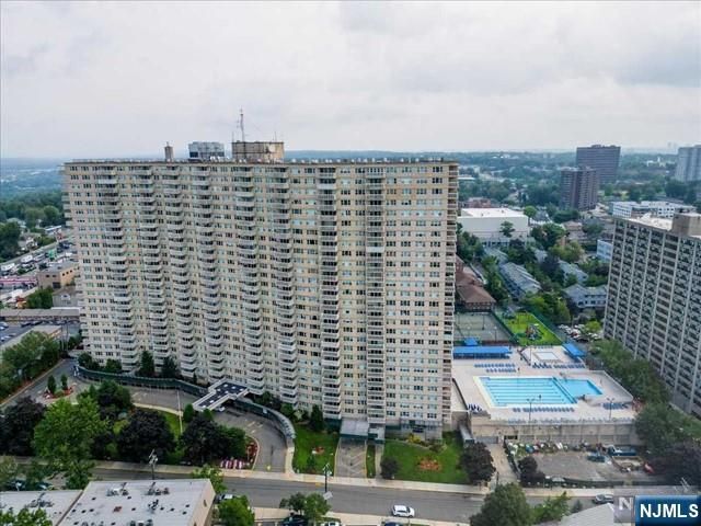 555 North Avenue 22R, Fort Lee, NJ 07024