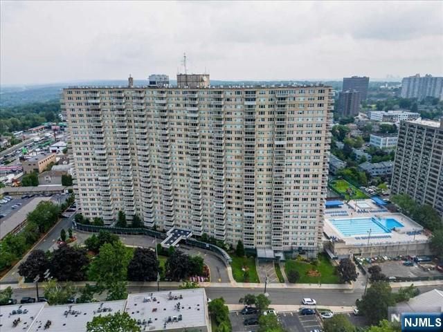 555 North Avenue 22R, Fort Lee, NJ 07024
