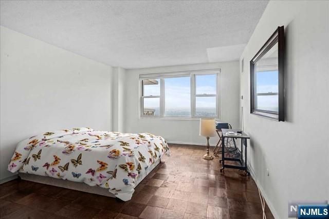 555 North Avenue 22R, Fort Lee, NJ 07024