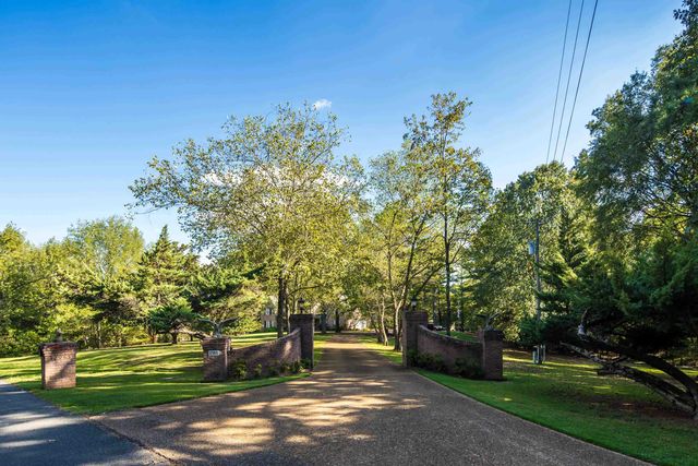 12965 WHISPERING PINES DR, Olive Branch, MS 38654