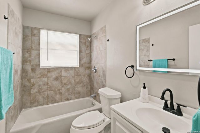 6835 TWIN LAKE DR, San Antonio, TX 78244
