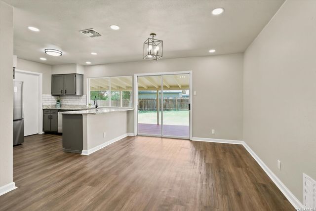6835 TWIN LAKE DR, San Antonio, TX 78244