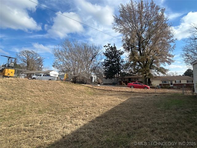 805 N Ash Avenue, Sand Springs, OK 74063