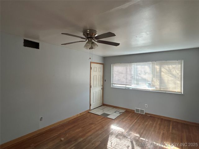 805 N Ash Avenue, Sand Springs, OK 74063