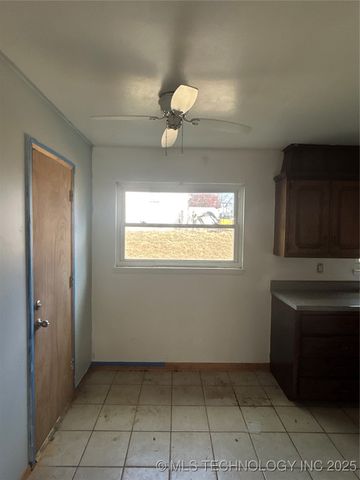 805 N Ash Avenue, Sand Springs, OK 74063