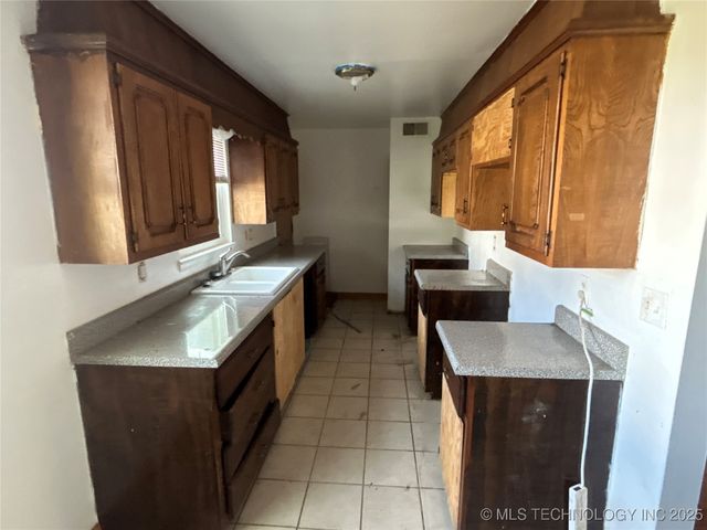 805 N Ash Avenue, Sand Springs, OK 74063