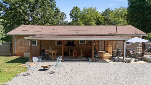 433 Belvue Drive, Mount Airy, NC 27030