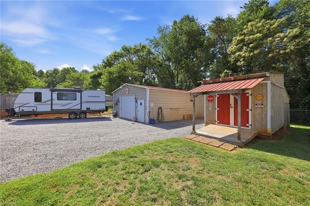 433 Belvue Drive, Mount Airy, NC 27030