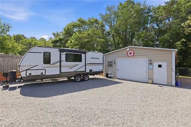 433 Belvue Drive, Mount Airy, NC 27030