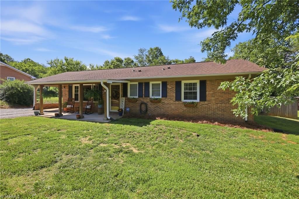 433 Belvue Drive, Mount Airy, NC 27030