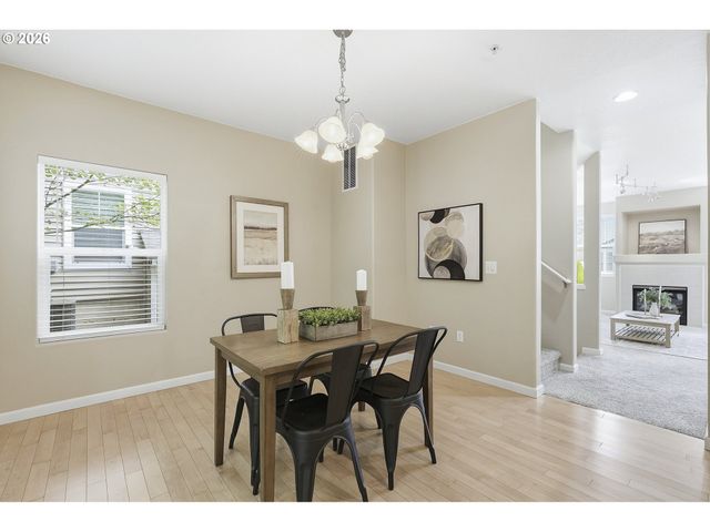 15430 Sw SPARROW Loop 105, Beaverton, OR 97007