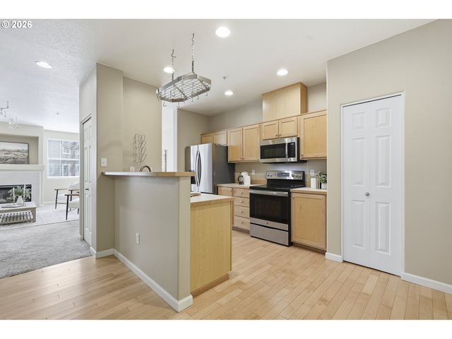 15430 Sw SPARROW Loop 105, Beaverton, OR 97007