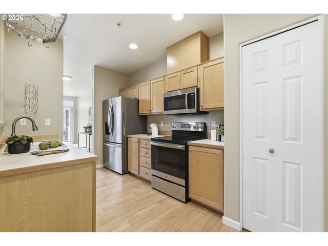 15430 Sw SPARROW Loop 105, Beaverton, OR 97007