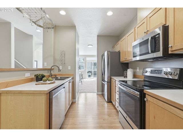 15430 Sw SPARROW Loop 105, Beaverton, OR 97007
