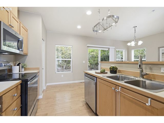 15430 Sw SPARROW Loop 105, Beaverton, OR 97007