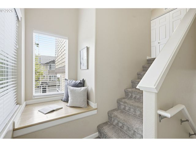 15430 Sw SPARROW Loop 105, Beaverton, OR 97007