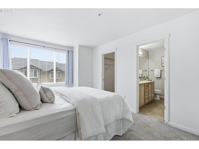 15430 Sw SPARROW Loop 105, Beaverton, OR 97007