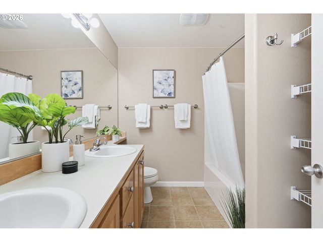 15430 Sw SPARROW Loop 105, Beaverton, OR 97007