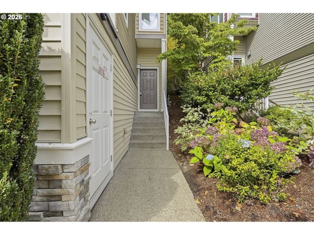 15430 Sw SPARROW Loop 105, Beaverton, OR 97007