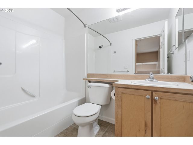 15430 Sw SPARROW Loop 105, Beaverton, OR 97007