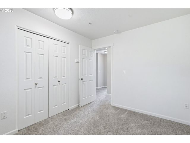 15430 Sw SPARROW Loop 105, Beaverton, OR 97007