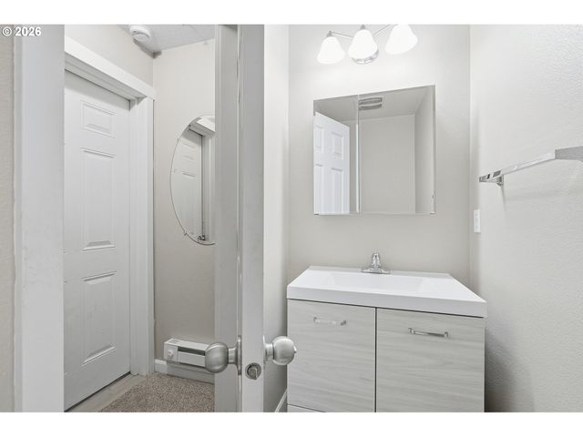 15430 Sw SPARROW Loop 105, Beaverton, OR 97007
