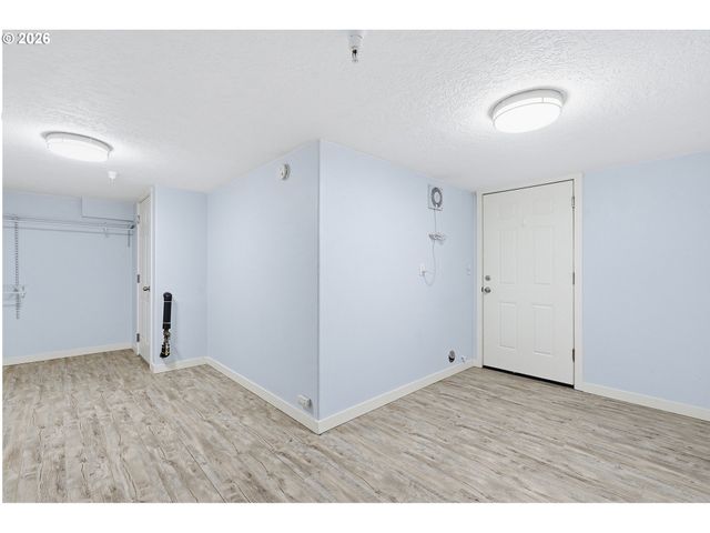 15430 Sw SPARROW Loop 105, Beaverton, OR 97007