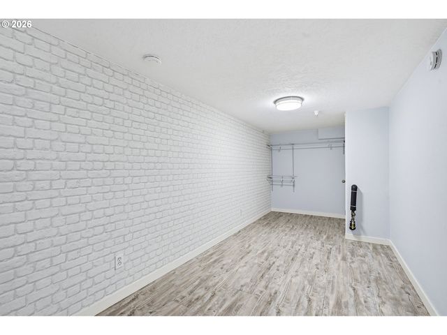 15430 Sw SPARROW Loop 105, Beaverton, OR 97007
