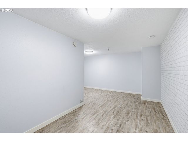 15430 Sw SPARROW Loop 105, Beaverton, OR 97007