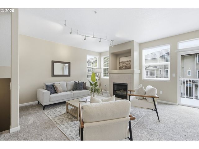 15430 Sw SPARROW Loop 105, Beaverton, OR 97007
