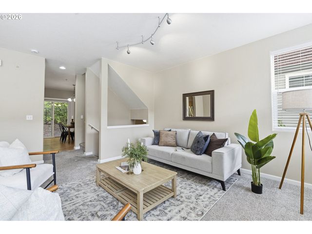 15430 Sw SPARROW Loop 105, Beaverton, OR 97007
