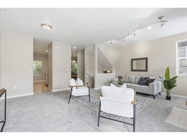 15430 Sw SPARROW Loop 105, Beaverton, OR 97007