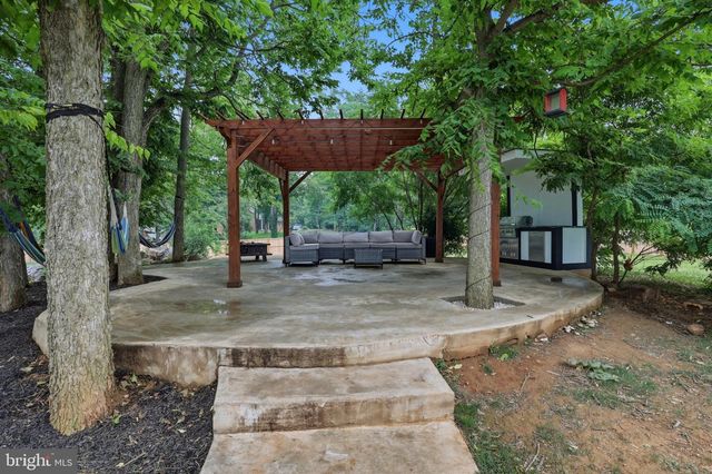 87 FIELDSTONE DR, Bunker Hill, WV 25413