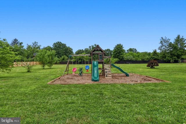 87 FIELDSTONE DR, Bunker Hill, WV 25413