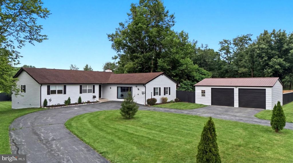87 FIELDSTONE DR, Bunker Hill, WV 25413