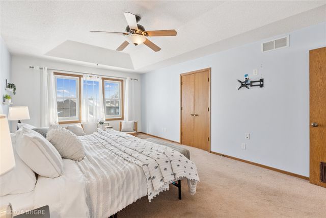 4325 98th Street, Urbandale, IA 50322